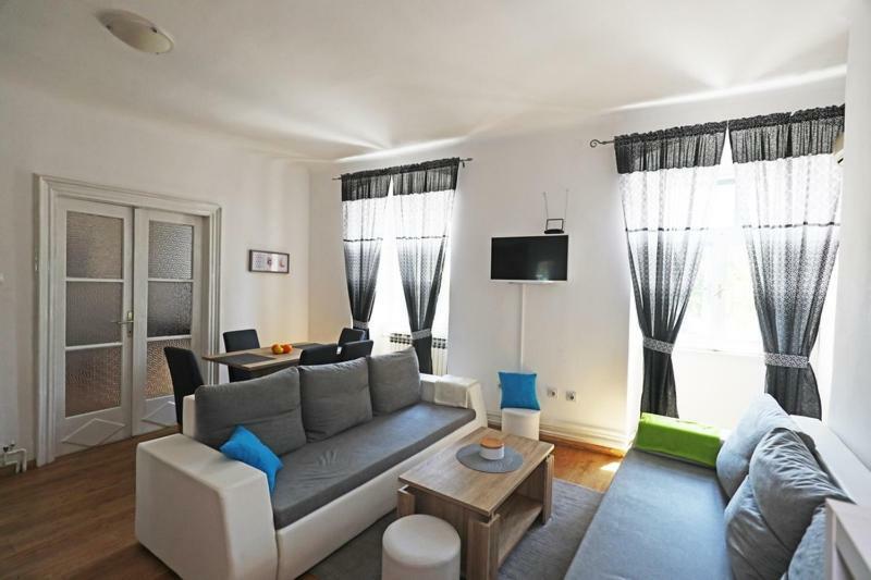 Odeon Apartment And Rooms 리예카 외부 사진